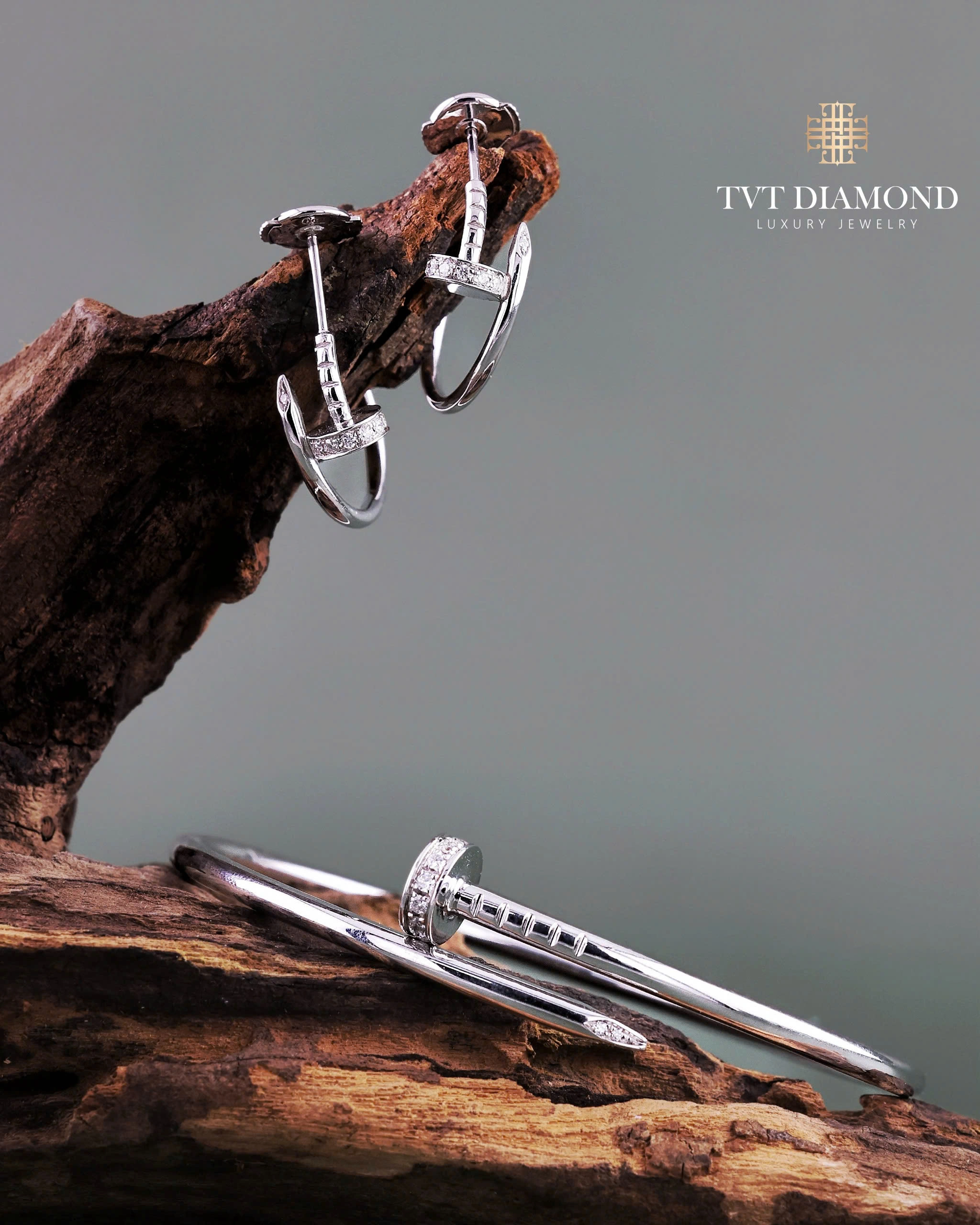 Khuyên tai Cartier đinh đính kim cương 2 đầu vàng trắng 18k 3