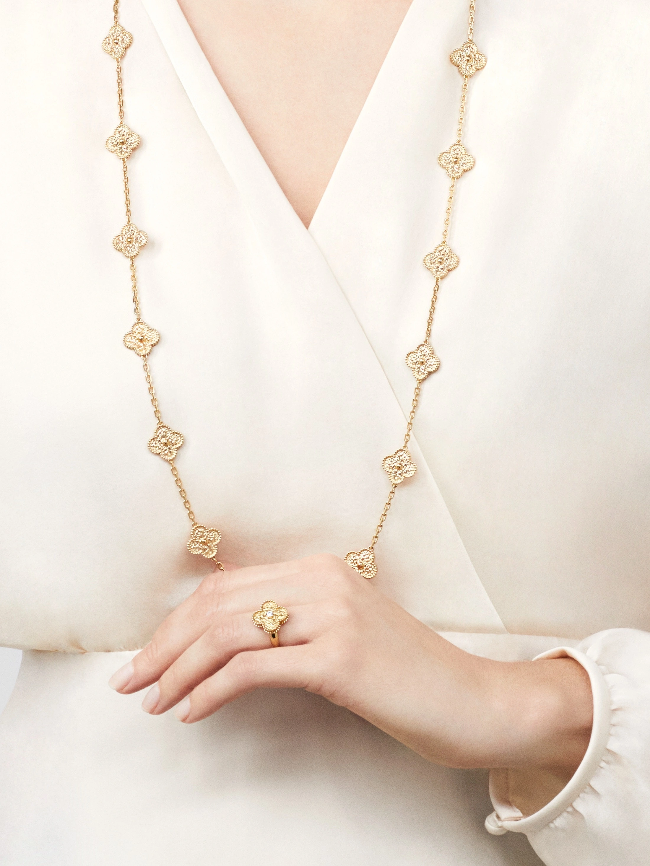 Dây chuyền VanCleef 20 bông Vàng 1