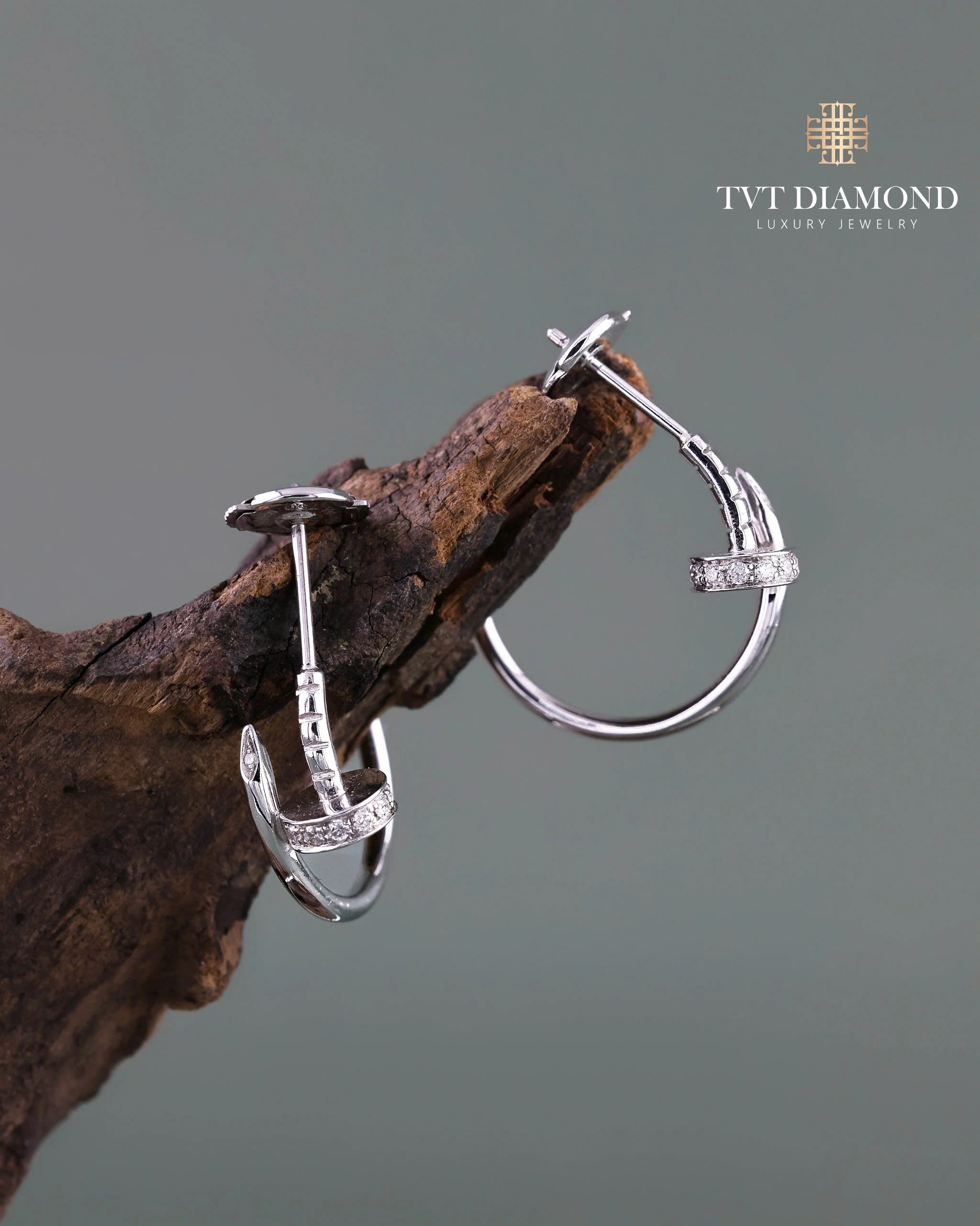 Khuyên tai Cartier đinh đính kim cương 2 đầu vàng trắng 18k 1