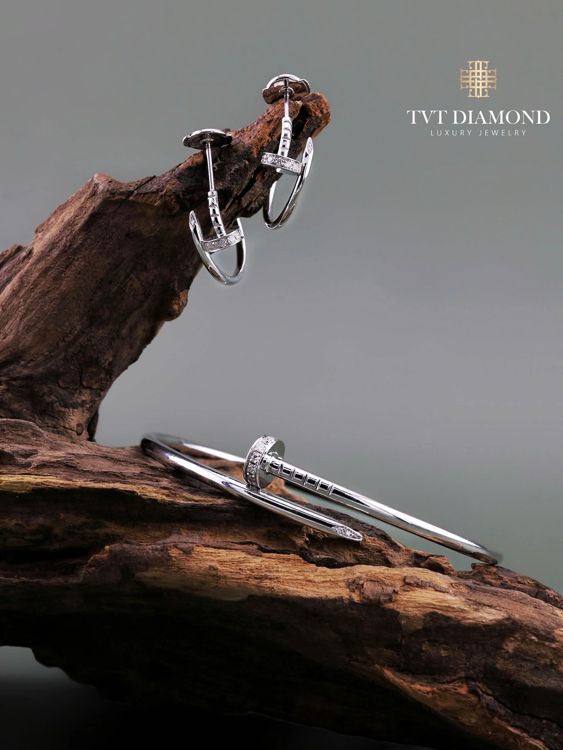 Khuyên tai Cartier đinh đính kim cương 2 đầu vàng trắng 18k 2