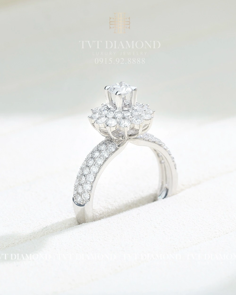 Nhẫn kim cương nữ Halo vuông ( Gắn GIA 1479750405 - D - VVS2 ) 0