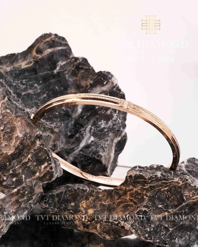 Lắc tay Tiffany cứng đính kim chữ T vàng hồng 16
