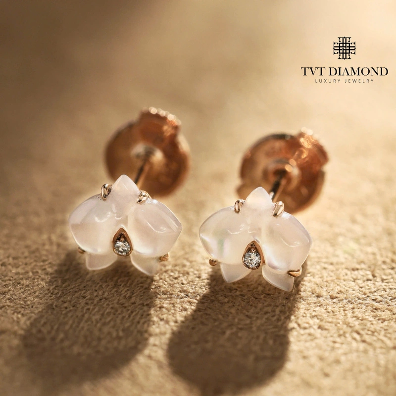 Khuyên tai Cartier đá trắng vàng hồng