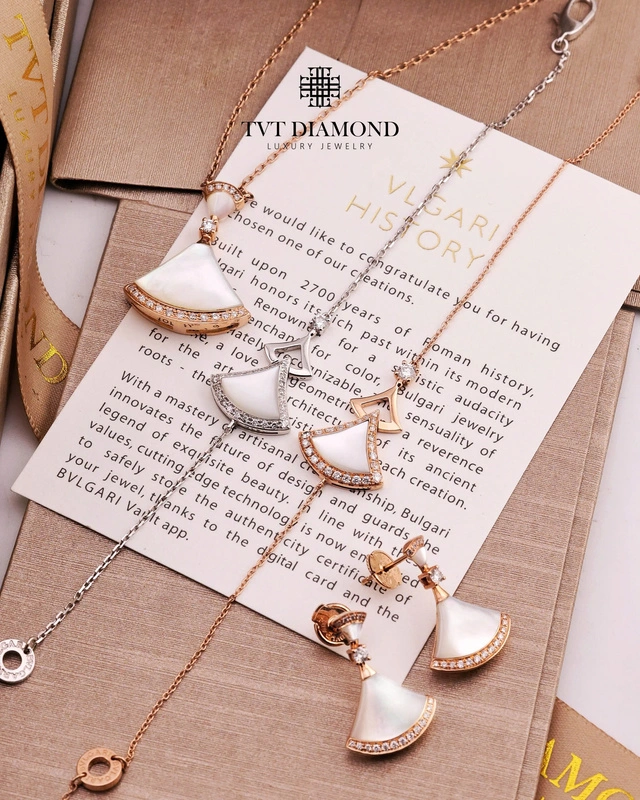 Lắc tay BVL váy